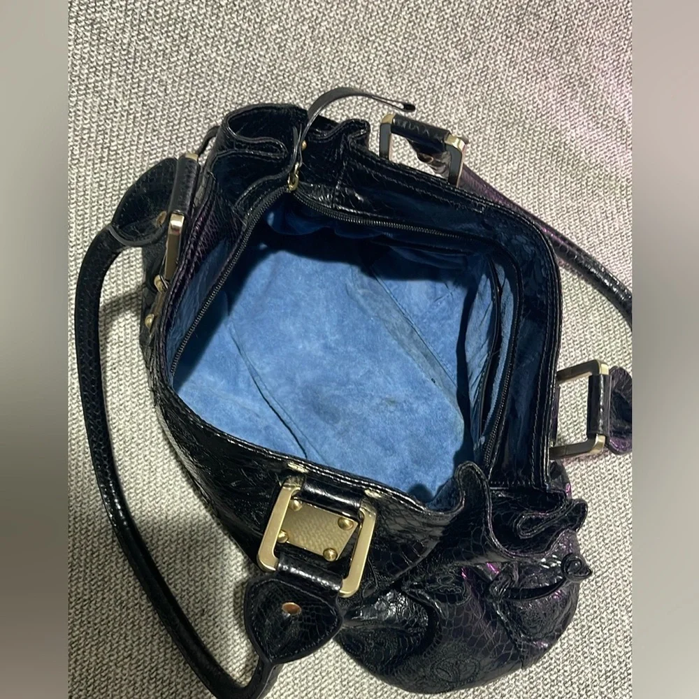 Sharif 1827 Couture Black Shoulder Bag with Glossy Finish and Silver Accents - Picture 4 of 16